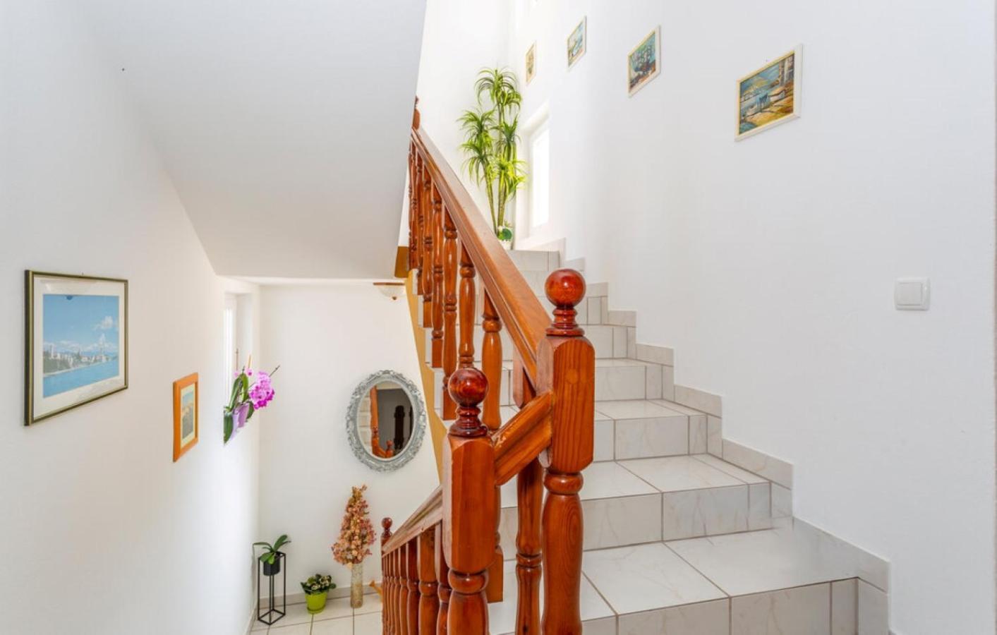 Guest House Lucija Banjol Extérieur photo