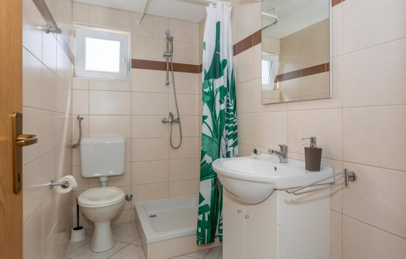 Guest House Lucija Banjol Extérieur photo