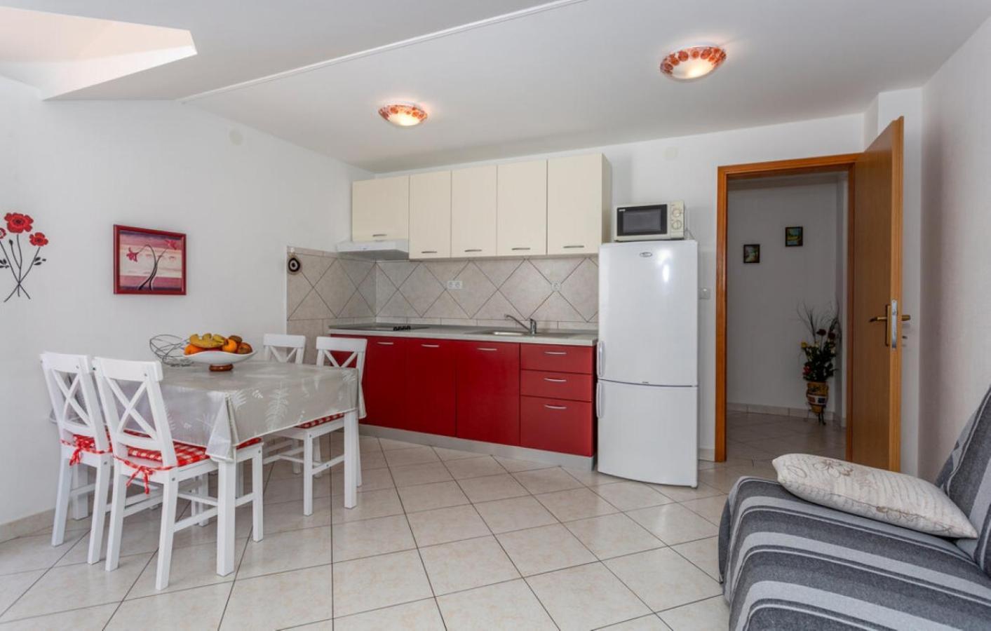 Guest House Lucija Banjol Extérieur photo