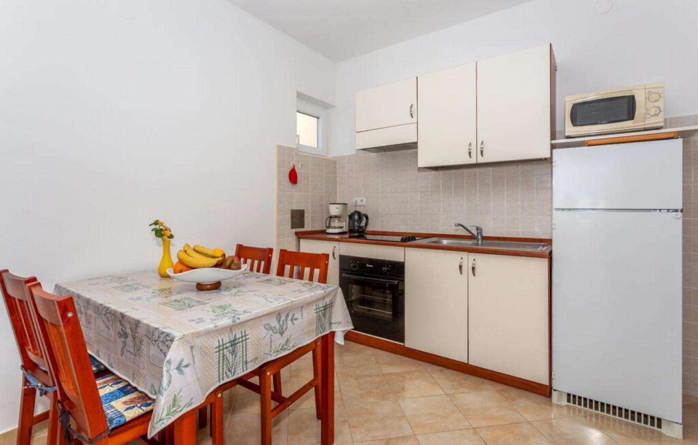 Guest House Lucija Banjol Extérieur photo